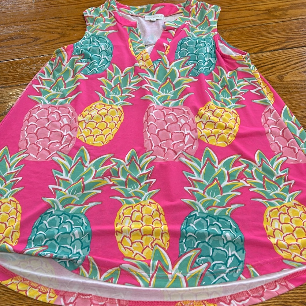 Simply Southern brand pineapple print top. V-neck, sleeveless. Size Small.